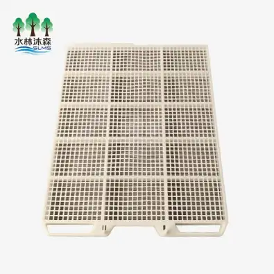 Benefits of plastic vs wood slat flooring for poultry
